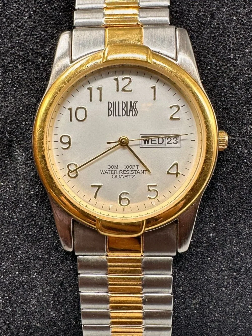 3/$30 VTG. Bill Blass Watch Silver Gold Two Tone Day Date Stretch Band
